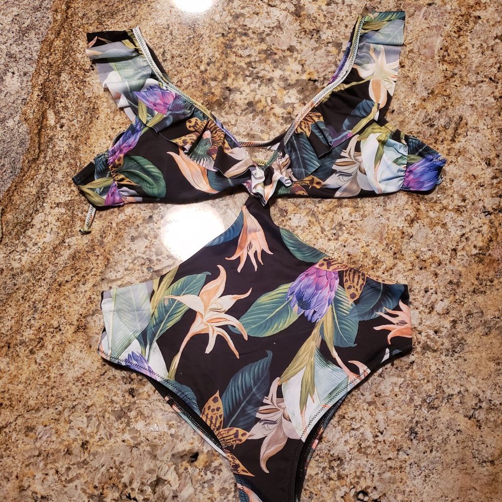 H&M Floral Ruffle One-piece bathing suit Size 6